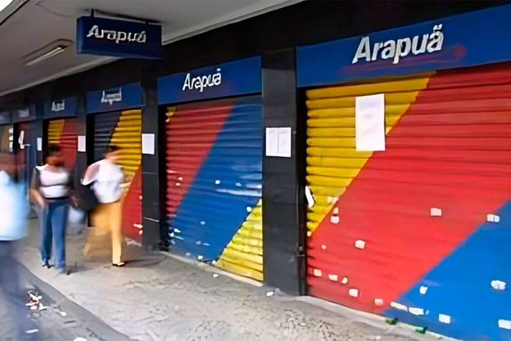 Loja fechada da Arapuã