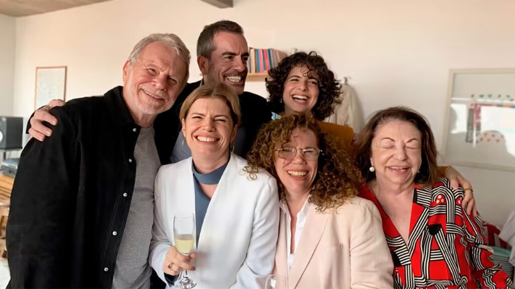 Quem são os pais de Débora Bloch? Saiba mais sobre Jonas Bloch e Rebeca Bloch Débora Bloch e sua família