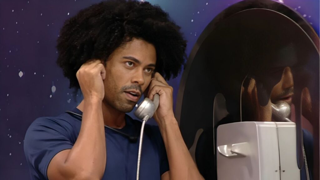 Breno atendendo o Big Fone