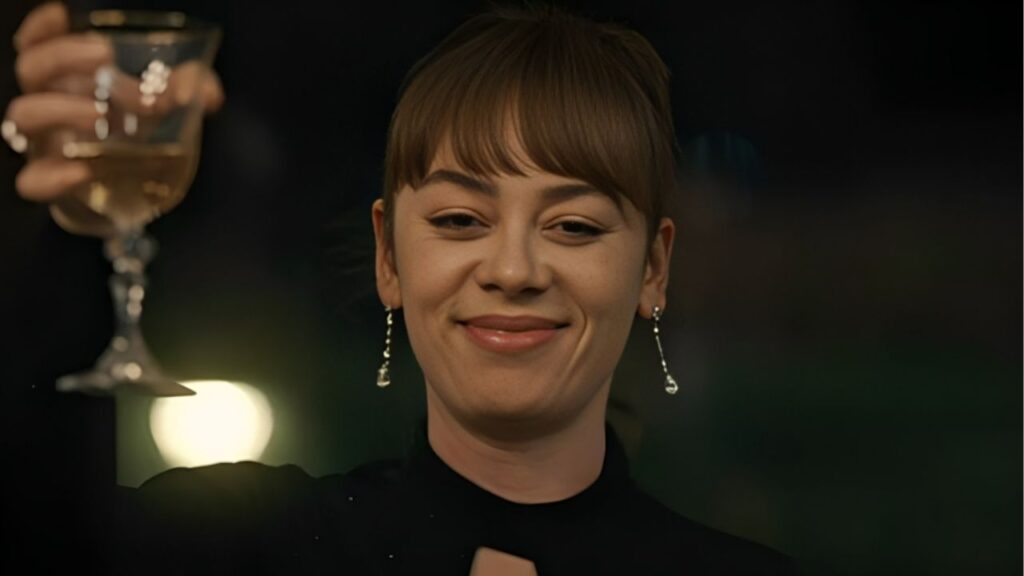 Celebi é preso em Chamas do Destino? Cemre acaba de vez com vilão Cemre Chamas do Destino