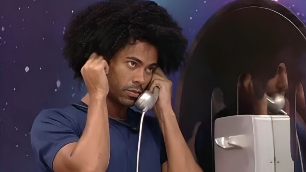 Breno atendendo o Big Fone do BBB 26