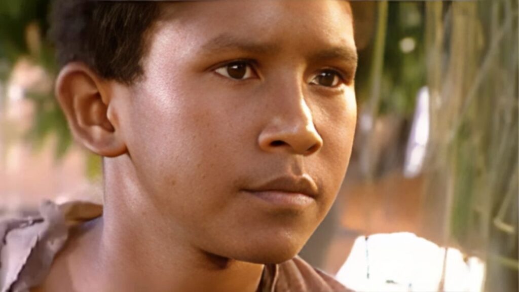 O que acontece com Tiziu em Terra Nostra? Francesco muda a vida do garoto para sempre André Luiz Miranda - Tiziu Terra Nostra