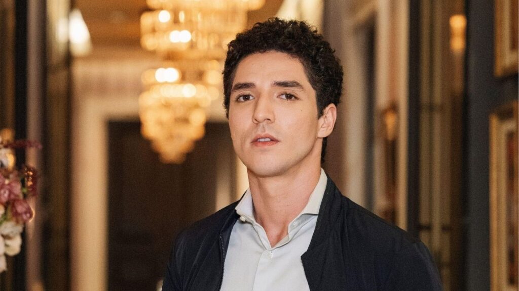 João Vitor Silva como Rafael em Quem Ama Cuida